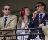 <p>Beatrice Borromeo, compagne de longue date de Pierre Casiraghi, assistait avec lui au Grand Prix de Monaco.</p>
<p>La princesse Charlene assistait au côté du prince Albert au Grand Prix de Monaco, le 27 mai 2012. A l\'issue de la course, qu\'elle a 