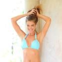 Denise Richards, sexy, dévoile son corps de naïade