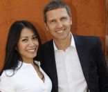 Anggun et Thomas Hugues posent à Paris, dans les coulisses du tournoi de Roland-Garros, le mardi 29 mai 2012.