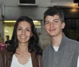 Adeline Blondieau, rayonnante, s'offre une soirée glacée avec son fils aîné