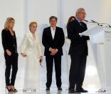 Kate Moss et Carolina Herrera sur scène lors de la 4ème cérémonie des Mango Awards à Barcelone. Le 30 mai 2012.