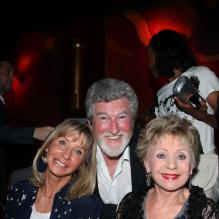 Annie Cordy, Patrick Préjean et sa femme à la présentation de la revue <em>Palace</em> du César Palace Paris, le 6 juin 2012.