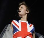 Justin Bieber torse nu devant 80 000 personnes : God save the Bieb's !