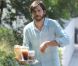 Ashton Kutcher sur le tournage de  Jobs , le 30 mai 2012 à Los Angeles.