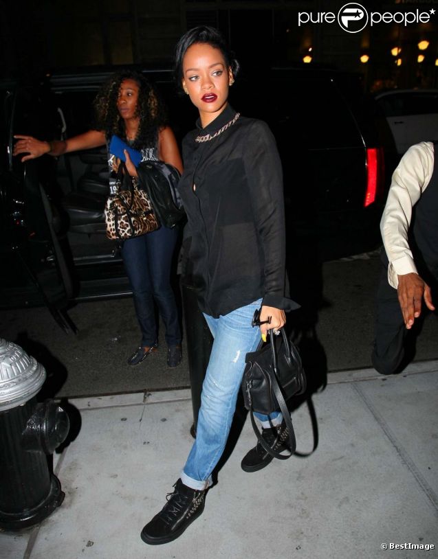 Rihanna retourne à son hôtel à New York le 15 juin 2012