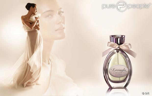 Le parfum féminin Lovingly by Bruce Willis, représenté par sa femme Emma Heming.
