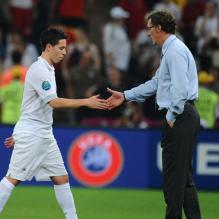 Samir Nasri et Laurent Blanc le 23 juin 2012 à la Donbass Arena de Donetsk après la défaite de l'équipe de France face à l'Espagne (2-0)