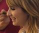 Emma Roberts se fait belle pour la bonne cause, en s'associant au projet Wave For Change de Neutrogena.