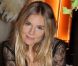 Sienna Miller lors de la soirée "135 ans de French Légéreté" de la boutique Lancel des Champs-Elysées en novembre 2011 à Paris