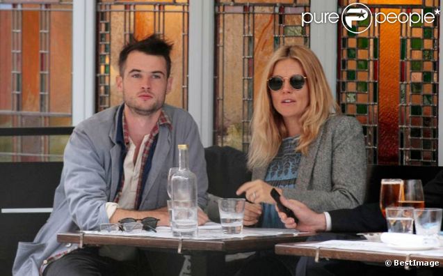 Sienna Miller à Londres en compagnie de son fiancé Tom Sturridge en mars 2012