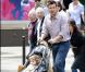 PHOTOS : Jason Bateman, promenade familiale sur les Champs-Elysées !