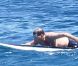 L'ancien ministre Eric Besson se laisse tenter par le paddle surfing au large de Saint-Tropez, le 12 juillet 2012.