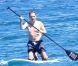 L'ancien ministre Eric Besson se laisse tenter par le paddle surfing au large de Saint-Tropez, le 12 juillet 2012.