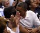 Michelle et Barack Obama assistent à un match de l'équipe olympique féminine de basket contre le Brésil, à Washington, le 16 juillet 2012 - Le couple joue le jeu et s'embrasse