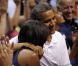 Michelle et Barack Obama assistent à un match de l'équipe olympique féminine de basket contre le Brésil, à Washington, le 16 juillet 2012