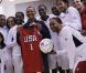Barack Obama félicite l'équipe olympique féminine de basket qui a gagné un match contre le Brésil, à Washington, le 16 juillet 2012