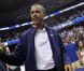 Barack Obama félicite l'équipe olympique féminine de basket qui a gagné un match contre le Brésil, à Washington, le 16 juillet 2012