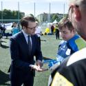 Prince Daniel : Idole des jeunes lors d'un tournoi, avant les JO avec Victoria