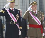  Le prince héritier Felipe et le roi Juan Carlos Ier d'Espagne, ici lors de la Pâque militaire le 6 janvier 2012 à Madrid, ont annoncé en juillet 2012 une nouvelle réduction de leur salaire, de 7,1%. 
 En juillet 2012, une enquête menée par un professeur de l'Université de Gand sur les chefs d'Etat les plus coûteux d'Europe établit que la monarchie britannique n'est plus la plus coûteuse, dépassée par la Maison royale des Pays-Bas. La famille royale d'Espagne, elle, continue de réduire la voilure. 