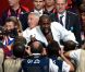 Teddy Riner savoure avec sa famille, ses fans et ses amis son titre olympique obtenu lors des Jeux olympiques de Londres le 3 août 2012