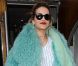 Veste en fourrure et bottes de cuir : Rita Ora quitte les studios de la station Radio 1 où elle effectuait une petite performance live. Londres, le 10 août 2012.