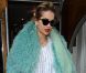 Rita Ora quitte les studios de la station Radio 1 où elle effectuait une petite performance live. Londres, le 10 août 2012.