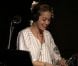 Rita Ora en studio lors d'une performance live dans le Live Lounge de la station Radio 1. Londres, le 10 août 2012.