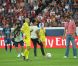 Les médaillés olympiques de Londres Lucie Décosse (judo, or) et Michaël Llodra (tennis, argent) ont donné le coup d'envoi au Parc des Princes le 11 août 2012 de PSG-Lorient lors de la 1e journée de championnat de Ligue 1.