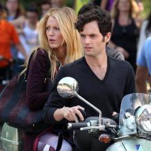 La belle Blake Lively et Penn Badgley tournent la sixième saison de Gossip Girl à New York, le 28 août 2012