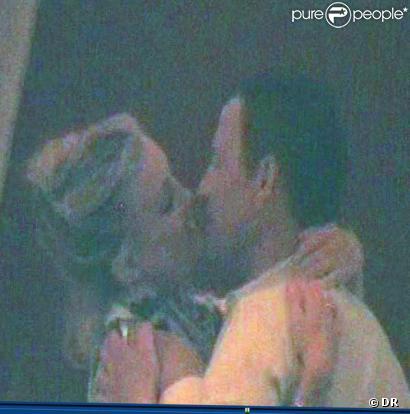 Lance Armstrong et Kate Hudson, le baiser !