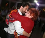 Retrouvailles pour Edouard Baer et Régine à l'occasion d'une soirée caritative pour l'association Les Puits du Désert, au domaine de Bertaud-Belieu, au coeur de presqu'île de Saint-Tropez, le 30 août 2012.