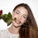 Solweig Rediger-Lizlow, sensuelle et élégante en Petite Française