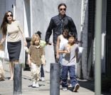 Brad Pitt et Angelina Jolie avec leurs enfants à la Nouvelle-Orléans en mars 2011