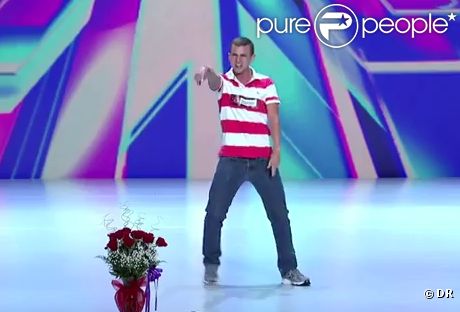 Patrick Ford danse sur le titre  Circus  de Britney Spears