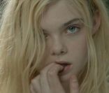 Elle Fanning, star du clip Le Premier Parfum pour Lolita Lempicka réalisé par Yoann Lemoine.