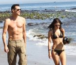 Jim Carrey et une charmante brune à Malibu, le 15 septembre 2012.