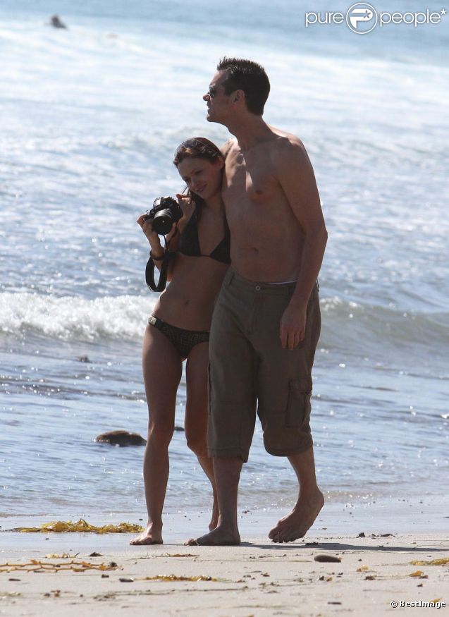 Jim Carrey amoureux ? Voici sa nouvelle conquête à Malibu, le 15 septembre 2012.
