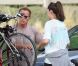 Arnold Schwarzenegger : Du vélo avec sa fille, un resto avec ses potes, ça roule