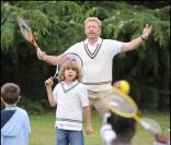Boris Becker joue au tennis avec Elias