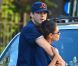 Ashton Kutcher et Mila Kunis partagent un moment de tendresse dans les rues de West Willage. New York, le 23 septembre 2012.