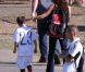 Victoria Beckham assiste à l'entraînement de foot de ses trois fils, le dimanche 30 septembre 2012 à Los Angeles.