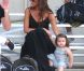 Victoria Beckham, inséparable de sa fillette Harper, assiste à l'entraînement de foot de ses trois fils, le samedi 29 septembre 2012 à Los Angeles.