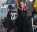 Victoria Beckham, inséparable de sa fillette Harper, assiste à l'entraînement de foot de ses trois fils, le samedi 29 septembre 2012 à Los Angeles.
