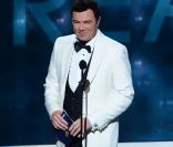  Seth MacFarlane sur la scène des Emmy Awards en septembre 2012. 