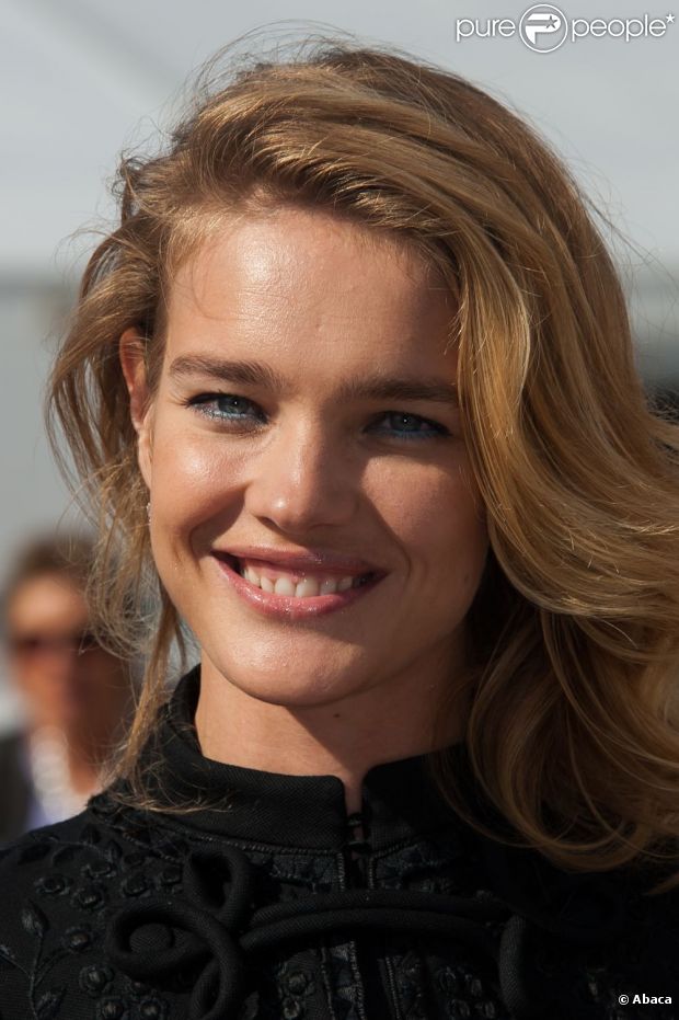 Natalia Vodianova, superbe au show Valentino le 2 octobre 2012