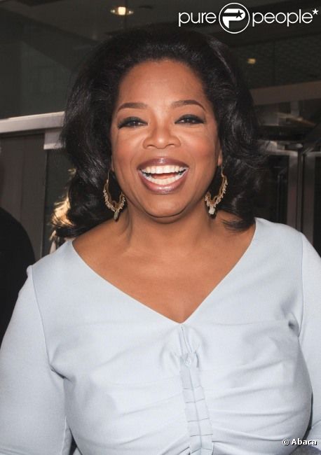 Oprah Winfrey (avril 2012 à New York) est la 1re femme la mieux payée des Etats-Unis selon un classement du magazine  Forbes .