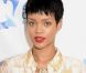 Rihanna (septembre 2012 à New York) est, ex aequo avec Ellen DeGeneres, la 4e femme la mieux payée des Etats-Unis selon un classement du magazine  Forbes .