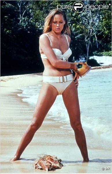 Ursula Andress dans  James Bond contre Dr. No  (1963) de Terence Young.