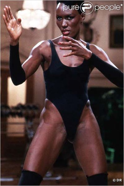 Grace Jones dans  Dangereusement vôtre  (1985) de John Glen.