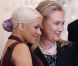 Christina Aguilera en compagnie de la secrétaire d'Etat américaine Hillary Clinton à Washington, le mercredi 3 octobre 2012.
